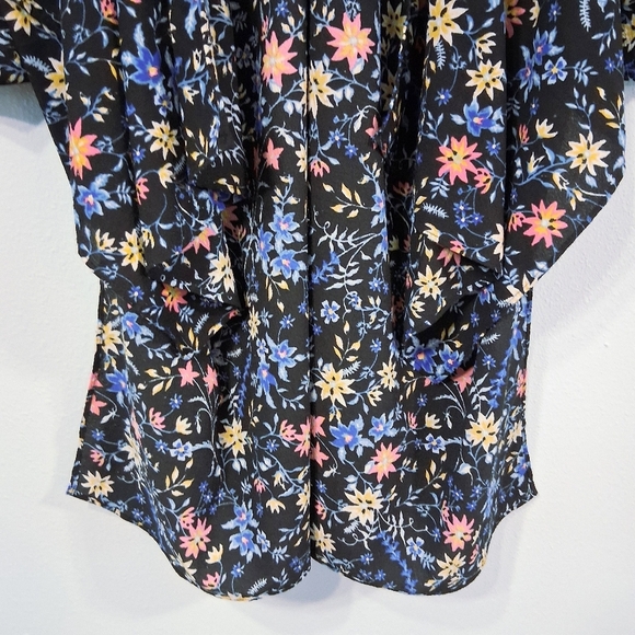 Floral Kimono Robe Duster One Size Flowy And Comfortable With Black Background - Picture 5 of 12